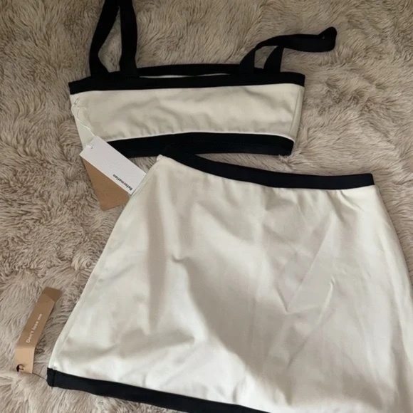 NWT S Reformation Adelina Active Set in White & Black - Picture 5 of 7